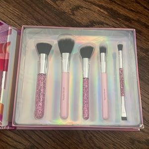 5 pc Paris Hilton Make Up Brush Set
